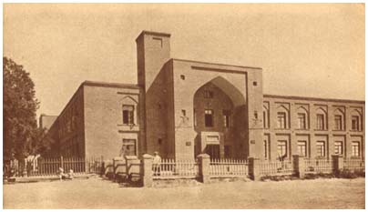 Здание кооперативного техникума, построенное на Шейхантауре в 20-е годы ХХ века. Теперь в этом корпусе аудитории Исламского университета