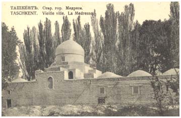 Общий вид мечети Намазгох в начале ХХ века. Теперь здесь размещается Исламский институт имени имама ал-Бухари