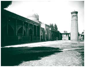 Вид мечети Намазгох со двора